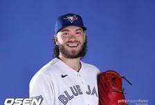 ‘韓MVP 미쳤다’ 폰세 ERA 0.66 실화냐, 155km 강속구에 빅리거들 추풍낙엽→양키스 5⅔이닝 5K 무실점 완벽 제압