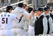 ‘고영표 완벽투 힐리어드 첫 홈런’ 깔끔한 승리에 웃은 이강철 감독 “답답했을텐데 좋은 홈런 나왔다” [오!쎈 수원]