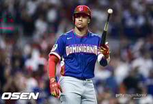 "뭘 던져야 할지 답이 안나왔다" 韓 WBC 8강 이끈 42세 베테랑 긴장하게 만든 타자…美 기자의 예상, "ML MVP 수상할 것"