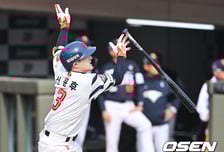 “2군에서는 신” 김태형 감독도 인정한 재능, 2G 연속 홈런 폭발!…대기만성 스타 탄생할까 “2군에서 많이 느끼고 배웠다” [오!쎈 인천]