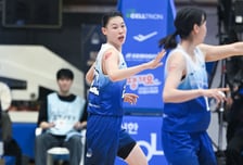122일 만에 안방 승리! '꼴찌' 신한은행 1위 KB 잡고 홈 12연패 탈출...22점 차 대승으로 또 '고춧가루'