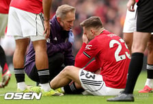 '유리몸 쇼 이제 그만'.. '왼쪽 풀백 잔혹사' 맨유, '1390억' 우루과이 만능 옵션 영입에 집중