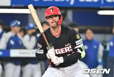 아시아쿼터 딱 1번 교체 가능하다. KIA 1할 타자, 롯데 ERA 7점대 투수, 완주할 수 있을까