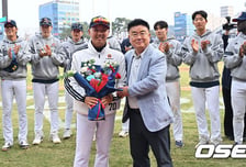 14이닝 무득점→홈런 3방 대폭발! 극적 부임 첫 승에 어린왕자 감격 “모든 선수들이 합심한 결과, 고맙다” [오!쎈 창원]