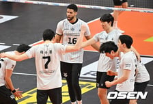 '이런 역사적 경기 또 있을까' 4세트 역대 최장 57분! 결국 현대캐피탈이 웃었다…대한항공과 챔프전 격돌