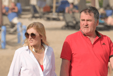 ‘와! 어떻게 사람이 이럴수 있나?’ 암투병중인 조강지처 버리고 딸 친구와 재혼한 축구해설자