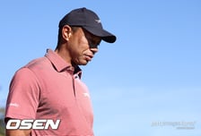 '감쌀 걸 감싸야지' 트럼프 대통령, 음주운전 사고 낸 타이거 우즈 옹호 "친한 친구의 어려움 안타깝다"