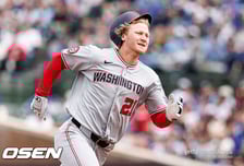 ‘방출→방출→방출’ 작년 3차례 방출에서 인생 역전, 75년간 2번 뿐인 ML 대기록…홈런-볼넷-안타-안타-홈런-3루타-볼넷-안타-안타-안타 '10연타석 출루'