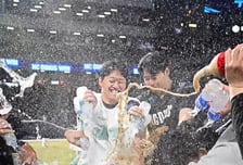 토다 첫승 한마음으로 축하하는 NC 동료들 [O! SPORTS 숏폼]