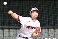 ‘안우진 보다 더 많다’ 키움 연봉 1위 5억 투수, 그런데 1군에 없다…계약 마지막 해, 명예회복 가능할까