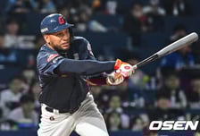 '강한 1번' 레이예스 4경기 만에 바꿨다, 리드오프 황성빈 출격...박세웅 동생 박세진도 1군 등록 [오!쎈 창원]