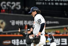 "폰세도 다치더니…" 김경문 감독, 화이트 부상에 착잡한 심경 "대체 선수 찾고 있다, 그 전까지는 있는 선수로" [오!쎈 대전]