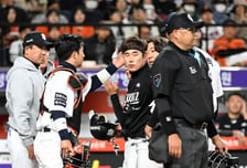 '146km 직구 얼굴 직격' 허경민, 천만다행 큰 부상 피했다…"타박상 없어, 어지럼증으로 일단 휴식" [오!쎈 대전]