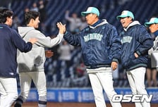 8회 정철원-9회 김원중, 롯데 필승조 무너뜨렸다...NC 위닝 확보, "신재인 데뷔 첫 홈런 축하" [오!쎈 창원]