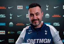 "토트넘 영혼까지 팔았다!" 여성 팬들 왜 분노했나...'성폭행 논란 옹호' 데 제르비 결사반대 "잔류해도 절대 용서 못 해"