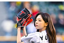 LG 승요 강림 있지 유나, 시구 자체가 화보 컷 [O! SPORTS 숏폼]