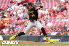 ‘WBC 출전→개막전 2아웃 5실점 충격’ 美 최강 에이스, 시즌 첫 승 따내며 부활 “밖에서 떠도는 얘기 신경 안 쓴다”