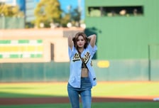 '이정후 응원' NMIXX, MLB 오라클 파크에서 경기전 공연, 시구한다