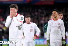 ‘꿀조’라더니 탈락 쇼크…덴마크, 오만 끝에 WC 문턱서 추락