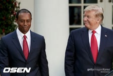 '약물 운전' 우즈, 체포 직전 트럼프에 SOS?…‘절친 여친 전 시부’ 대통령에 전화한 이유