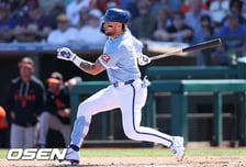 '이럴 수가' 신인 포수가 늦잠 지각, 갑자기 선발 라인업 바뀌다...36세 베테랑이 대신 출전 “알람시계 하나 더 사라”