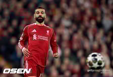 "아스날이나 첼시? 사우디 가면 사실상 은퇴".. '여전히 최고' 살라 행선지 놓고 전설들 옥신각신