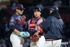 "그 좋은 공을 가지고, 좌타자를 너무 어렵게 승부했다"…1아웃 못잡아서 승리 증발, 김태형이 탄식한 순간 [오!쎈 부산]