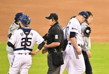 두산 초비상! 외인 에이스 2회 부상 교체→병원 검진 잡혔다 “우측 등 불편감 호소” [오!쎈 잠실]