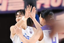 ‘위성우 감독 사전에 PO 탈락은 없다!’ 우리은행, 최종전 잡고 극적으로 PO 합류...BNK 탈락