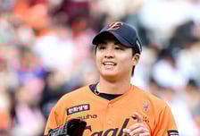 "돈 적게 주고 데려온 거 아니에요?" 사실상 극찬…첫 승 하고 눈물 펑펑, 두 번째 등판도 쾌투할까