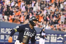 “한화 2위 해서 슬펐다” 분노의 스윙인가, 21시간30분 걸려 한국행→타율 1위 됐다 “홈런보다 승리가 더 기뻐”