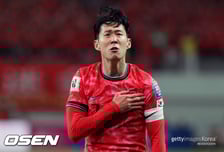 월드컵 코앞인데 ‘발목 비상’…'한숨만' SON 어떻게 하나... '절친' 케인 쓰러졌다 “프라이부르크 OUT” 콤파니 확인, 뮌헨·잉글랜드 초비상