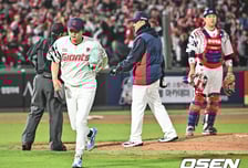 "그렇게 던지면 안돼" 각성하고 150km 던졌는데…'동점포→결승타' 슬라이더 실투 데자뷰, 5연패 수렁으로 [오!쎈 부산]