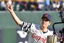 애순따라 시구 온 관식이 배우 박해준, 롯데에 빠진게 죄는 아니잖아! [O! SPORTS 숏폼]