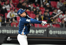 미래는 40홈런 대형유격수인가, '2홈런' 19살 슈퍼루키에 흠뻑 빠진 이호준 "강정호 필이 난다"