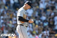 한국 돌아가야 하나, 폰세급 투수였는데…KBO 2인자 대망신, ERA 10.80 난타→대체 선발 기회도 놓쳤다