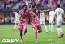 ‘축구의 신’ 메시 미쳤다…인터 마이애미 새 구장 첫 경기에서 헤더골 작렬