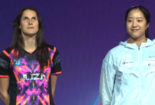 모두에게 사랑 받는 '삐약이' 신유빈, 中 1위-2위와 찰칵 "같이 찍어요 언니들"