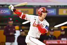 리그 유일 5할 타자, 역대 3번째 유격수 타격왕 탄생하나…홈런 포기하니 타율 치솟았다