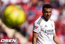 "수비 안 하는 그가 없어야 더 잘 뭉친다" 레알, 바이에른 뮌헨전 앞두고 '음바페 딜레마'에 허우적