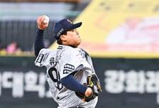 '최고령·최소경기 1500K' 류현진, 10K 위력투→시즌 첫 승…'하주석 2타점 결승타' 한화, SSG 5연승 저지 [인천 리뷰]
