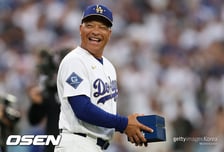 한국 팬들도 돌버츠라고 비난했는데…이렇게 존경받다니, 프리먼 깜짝 선물에 폭풍 감동 "내 생애 최고 영예"