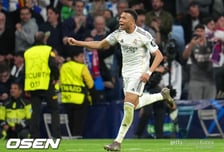 '골 넣었지만 저주는 계속?' 음바페, 호날두 대기록 근접에도 레알은 '2연속 무관' 위기 봉착