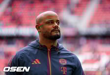 '레알전 선방 9회' 동갑 친구 노이어 활약에 콤파니 감독, "역대 최고 중 하나...2차전 방심 없다"