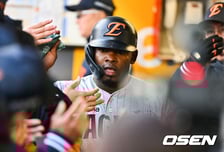 "칭찬할 부분 많아" 페라자 누가 의심했나…타율 0.436, 최고의 외인타자로 돌아왔다