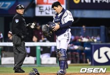 "바운드 볼 왜 그리 많았는지" 포일, 폭투에 21년 차 베테랑 포수의 고된 하루…감독은 "그럴 때도 있죠" [오!쎈 잠실]