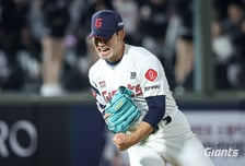 "연패는 에이스들이 끊어준다" 김태형 감독, 김진욱 샤라웃!…롯데 7연패 탈출 홈 첫 승 달성 [오!쎈 부산]