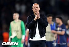 'PSG 원정 0-2 완패' 슬롯 리버풀 감독, 역전 가능성 언급..."2차전에선 팬들이 역할 해줄 것"