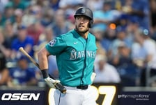 '한국계' 위트컴, 2안타 2도루 고군분투했지만, 안타→홈런 쾅! KIA 출신 위즈덤 '판정승'