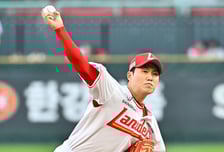 보크로 선취점 헌납→스리런 홈런 허용, 사령탑은 왜 자책했을까 “결과론이지만 내 책임” [오!쎈 인천]